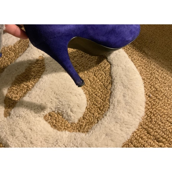 Nine West Rounded Toe Blue Suede Heels - Picture 3 of 5